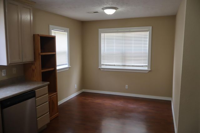 715 E Lynn Street, Springfield, MO 65802