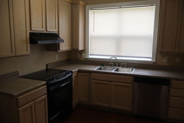 715 E Lynn Street, Springfield, MO 65802