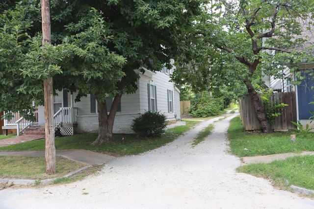 715 E Lynn Street, Springfield, MO 65802