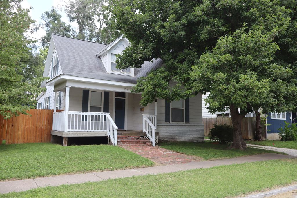 715 E Lynn Street, Springfield, MO 65802
