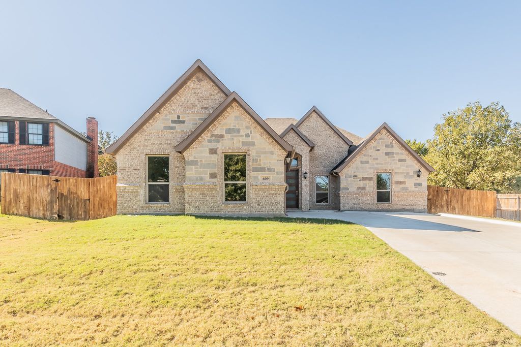 609 Keel Way, Azle, TX 76020