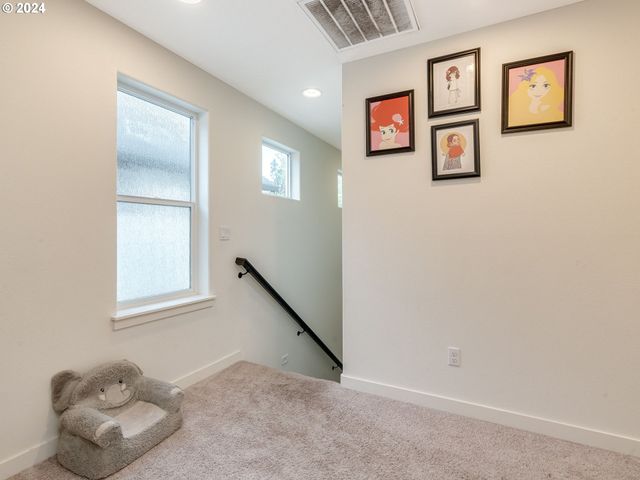 579 Nw ADAMS Ave, Hillsboro, OR 97124