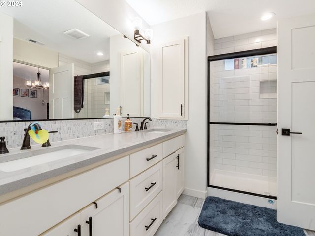 579 Nw ADAMS Ave, Hillsboro, OR 97124
