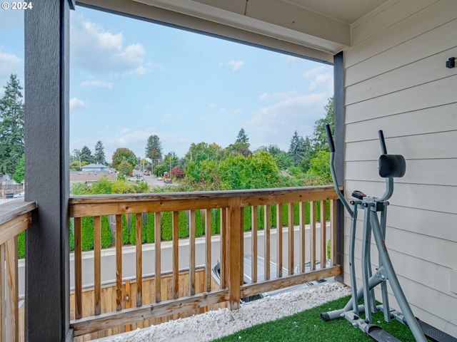 579 Nw ADAMS Ave, Hillsboro, OR 97124