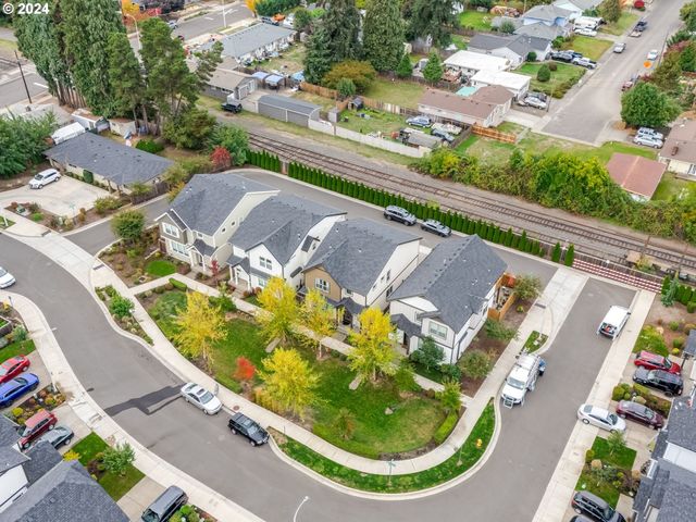 579 Nw ADAMS Ave, Hillsboro, OR 97124
