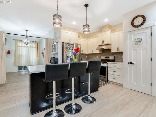 579 Nw ADAMS Ave, Hillsboro, OR 97124