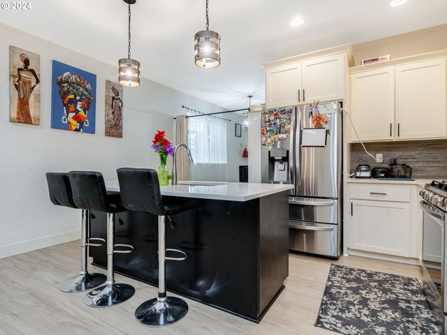 579 Nw ADAMS Ave, Hillsboro, OR 97124