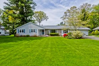 46 Woodcliff Dr, Westfield, MA 01085