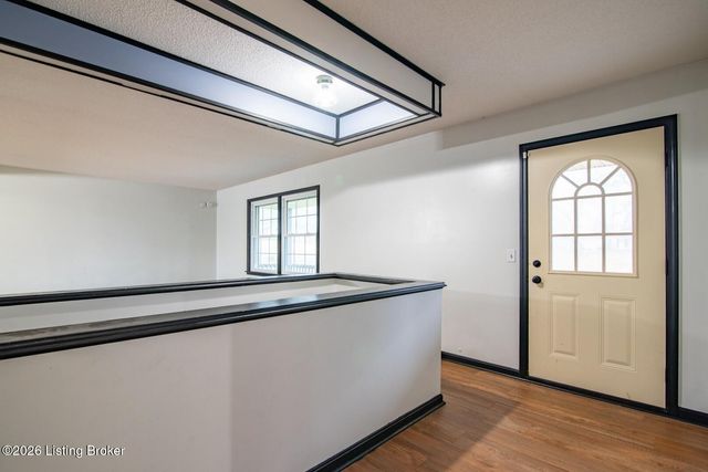 1104 Ellen Dr, Radcliff, KY 40160