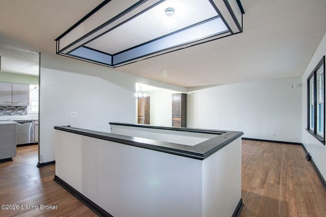 1104 Ellen Dr, Radcliff, KY 40160