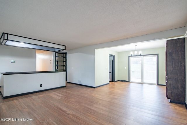 1104 Ellen Dr, Radcliff, KY 40160