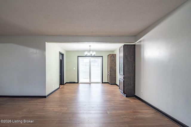 1104 Ellen Dr, Radcliff, KY 40160