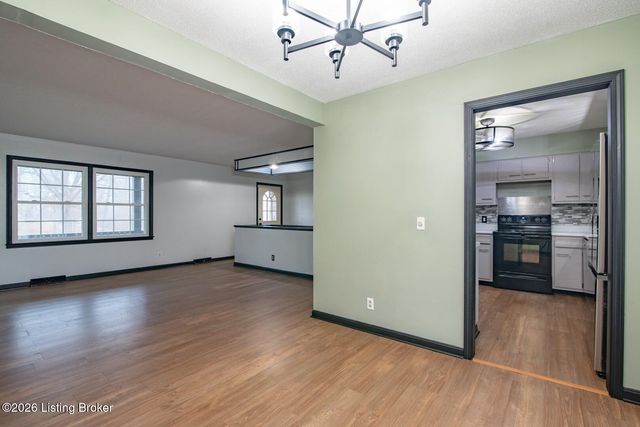 1104 Ellen Dr, Radcliff, KY 40160