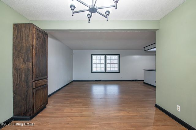 1104 Ellen Dr, Radcliff, KY 40160