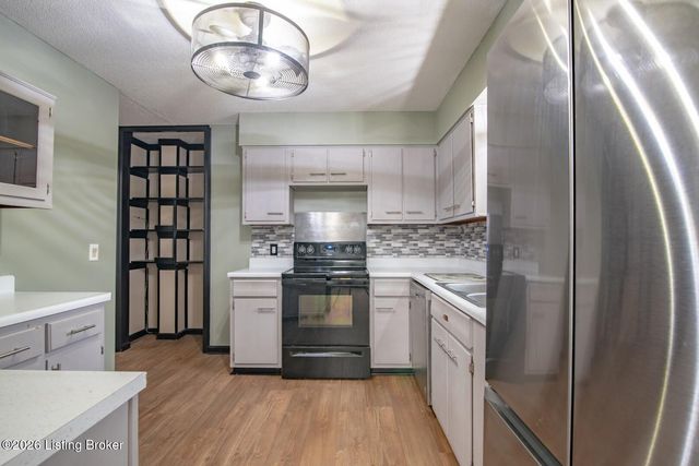 1104 Ellen Dr, Radcliff, KY 40160