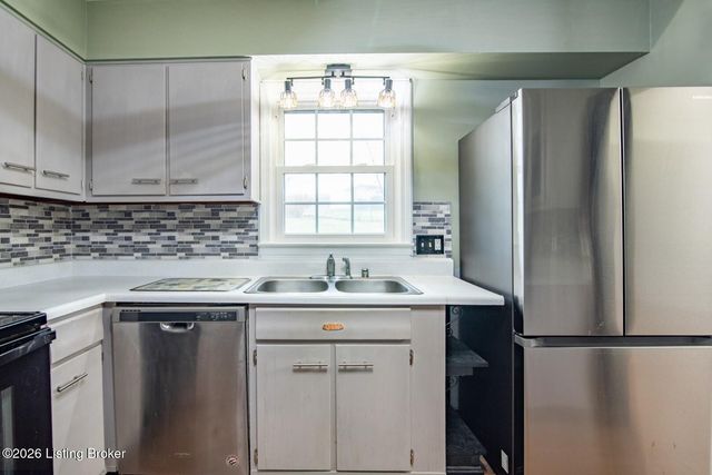 1104 Ellen Dr, Radcliff, KY 40160