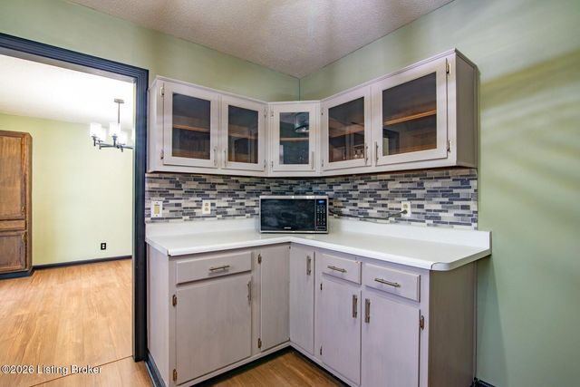 1104 Ellen Dr, Radcliff, KY 40160