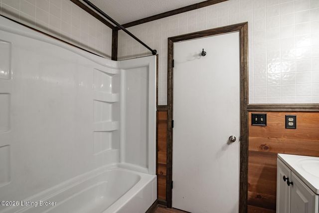 1104 Ellen Dr, Radcliff, KY 40160