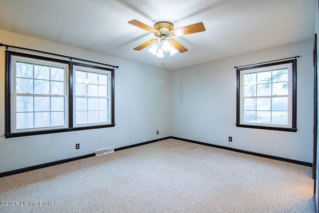 1104 Ellen Dr, Radcliff, KY 40160