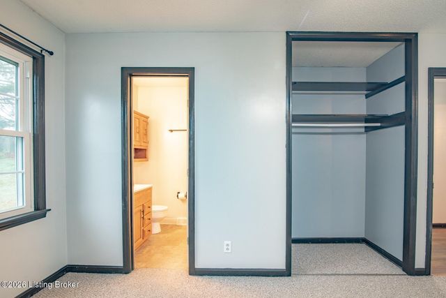 1104 Ellen Dr, Radcliff, KY 40160