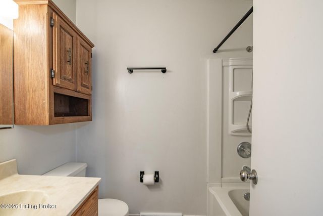 1104 Ellen Dr, Radcliff, KY 40160