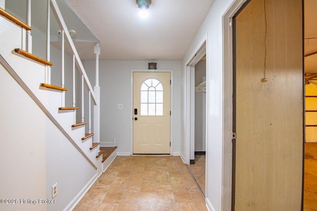 1104 Ellen Dr, Radcliff, KY 40160