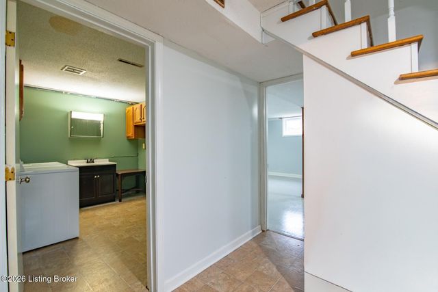 1104 Ellen Dr, Radcliff, KY 40160