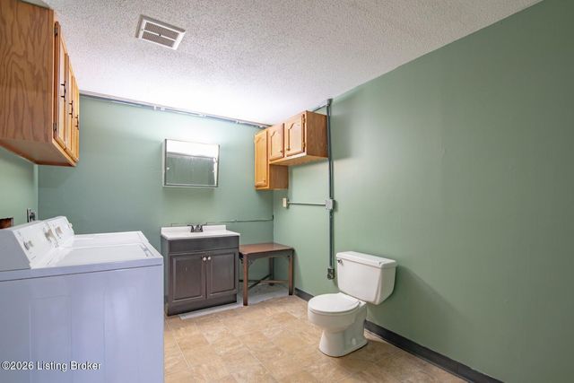 1104 Ellen Dr, Radcliff, KY 40160