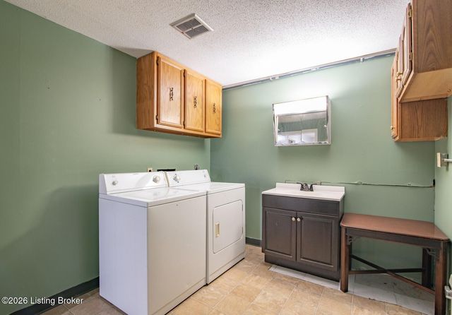 1104 Ellen Dr, Radcliff, KY 40160