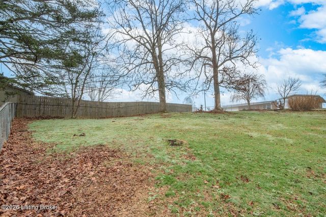 1104 Ellen Dr, Radcliff, KY 40160
