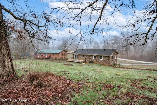 1104 Ellen Dr, Radcliff, KY 40160