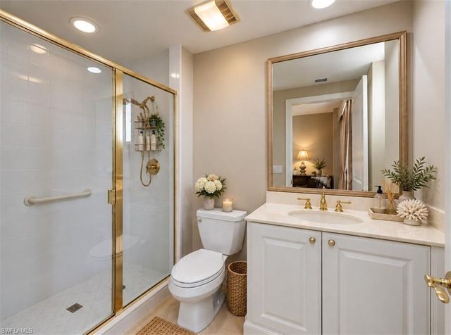 6597 Nicholas BLVD 804, Naples, FL 34108
