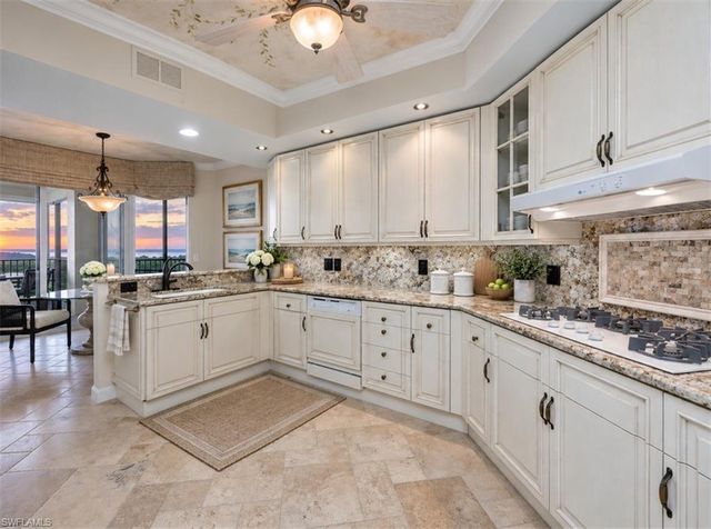6597 Nicholas BLVD 804, Naples, FL 34108