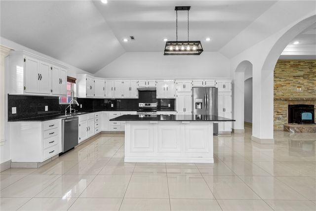 20451 Bruce Rutherford Drive, Siloam Springs, AR 72761