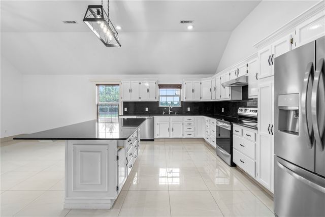20451 Bruce Rutherford Drive, Siloam Springs, AR 72761