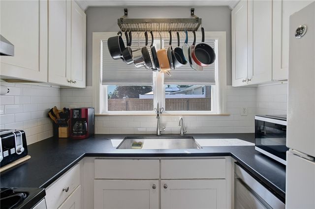 7 Thurston Avenue, Portsmouth, RI 02871