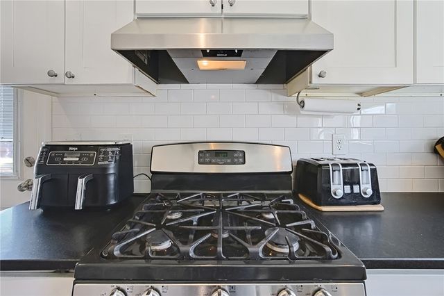 7 Thurston Avenue, Portsmouth, RI 02871