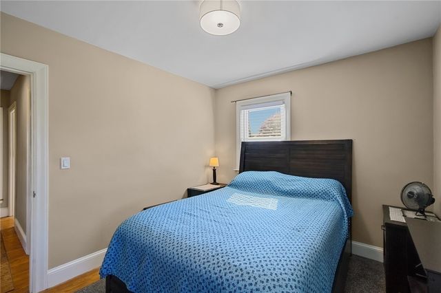 7 Thurston Avenue, Portsmouth, RI 02871