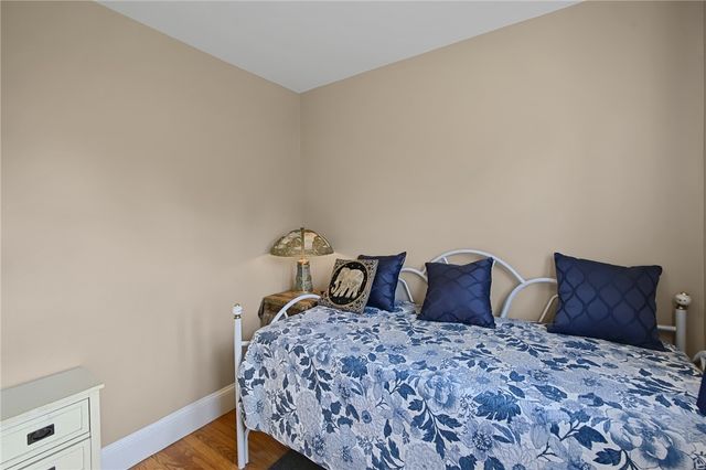 7 Thurston Avenue, Portsmouth, RI 02871