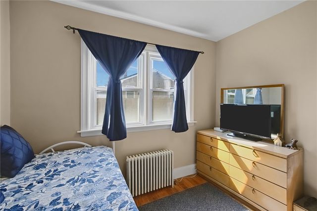 7 Thurston Avenue, Portsmouth, RI 02871