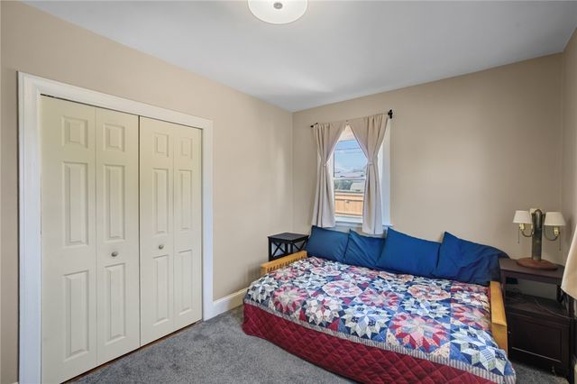 7 Thurston Avenue, Portsmouth, RI 02871