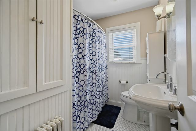 7 Thurston Avenue, Portsmouth, RI 02871