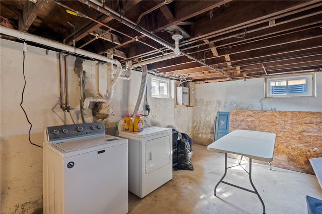7 Thurston Avenue, Portsmouth, RI 02871