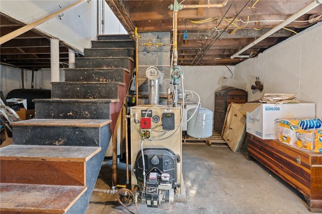 7 Thurston Avenue, Portsmouth, RI 02871