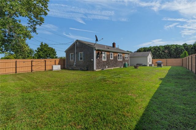 7 Thurston Avenue, Portsmouth, RI 02871