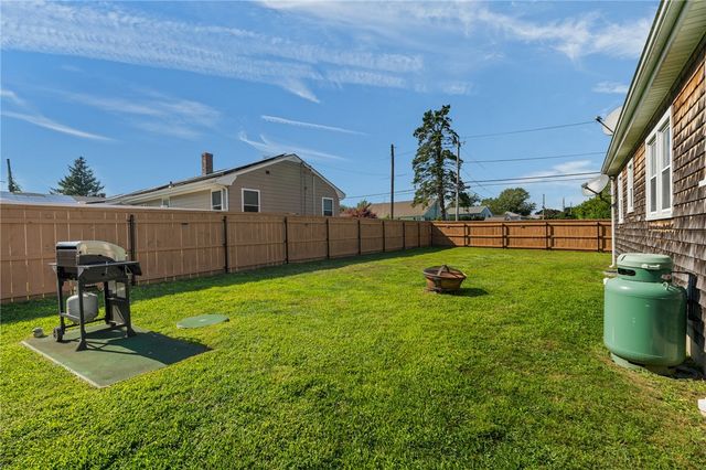 7 Thurston Avenue, Portsmouth, RI 02871