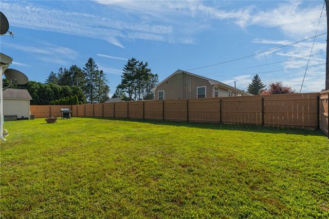 7 Thurston Avenue, Portsmouth, RI 02871