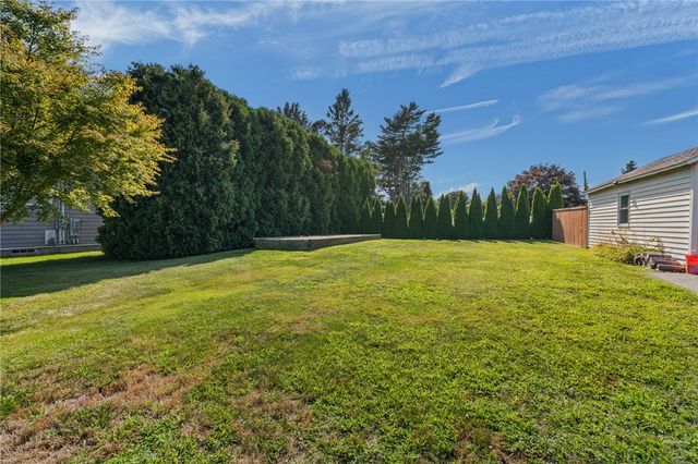 7 Thurston Avenue, Portsmouth, RI 02871