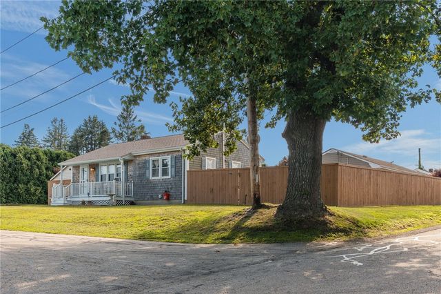 7 Thurston Avenue, Portsmouth, RI 02871