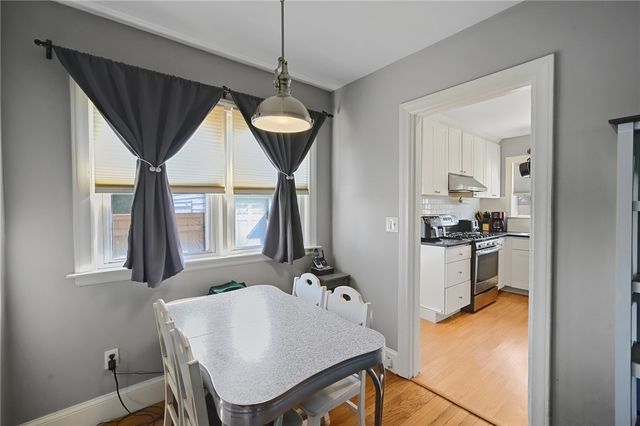 7 Thurston Avenue, Portsmouth, RI 02871